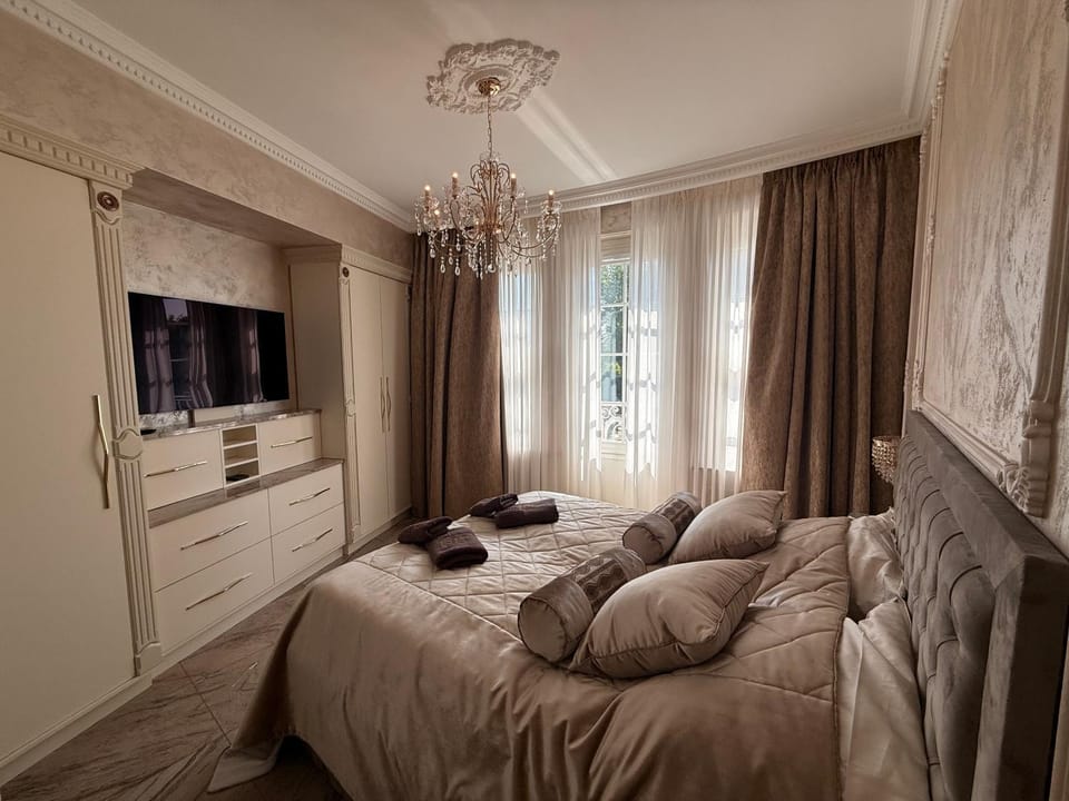 Bed, TV and multimedia, Balcony/Terrace, Photo of the whole room, Bedroom, flat iron, internet, towels, wardrobe, air conditioner