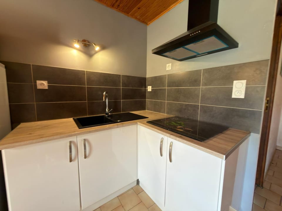 Kitchen or kitchenette, stove