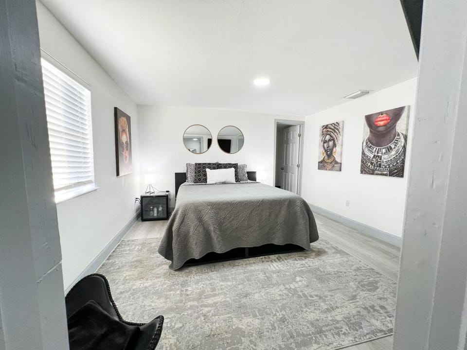 Cozy unique home with hot tub, grill area and yard plus NO cleaning fee House in Fort Myers