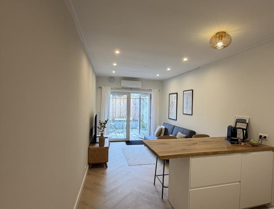 People, Living room