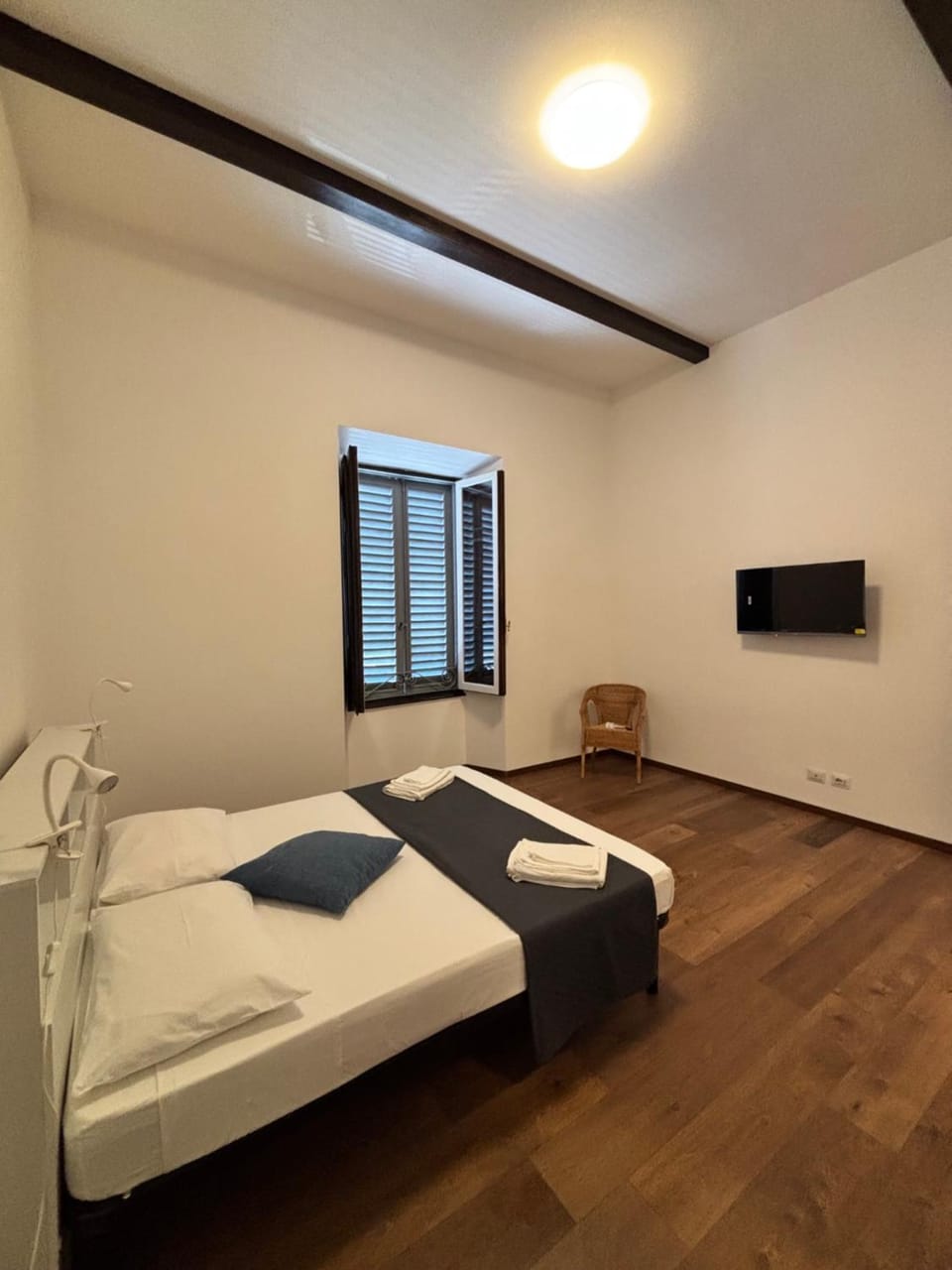 Bedroom, furniture