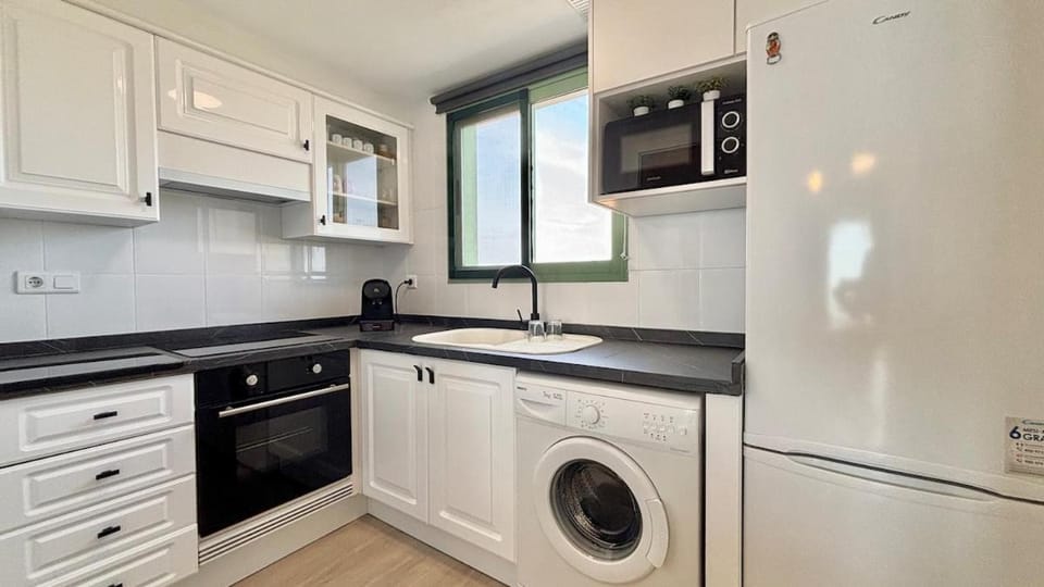 With ocean and pool views - Next to the beach - Private terrace Apartment in Valencia
