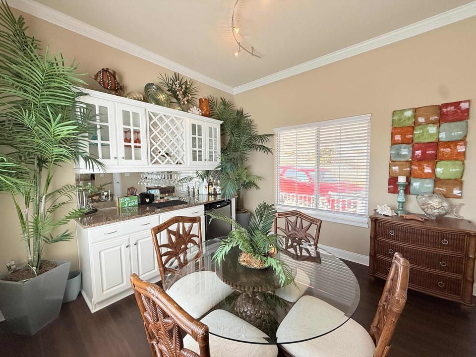 Malibu Sunrise Lakefront Oasis House in Osage Beach