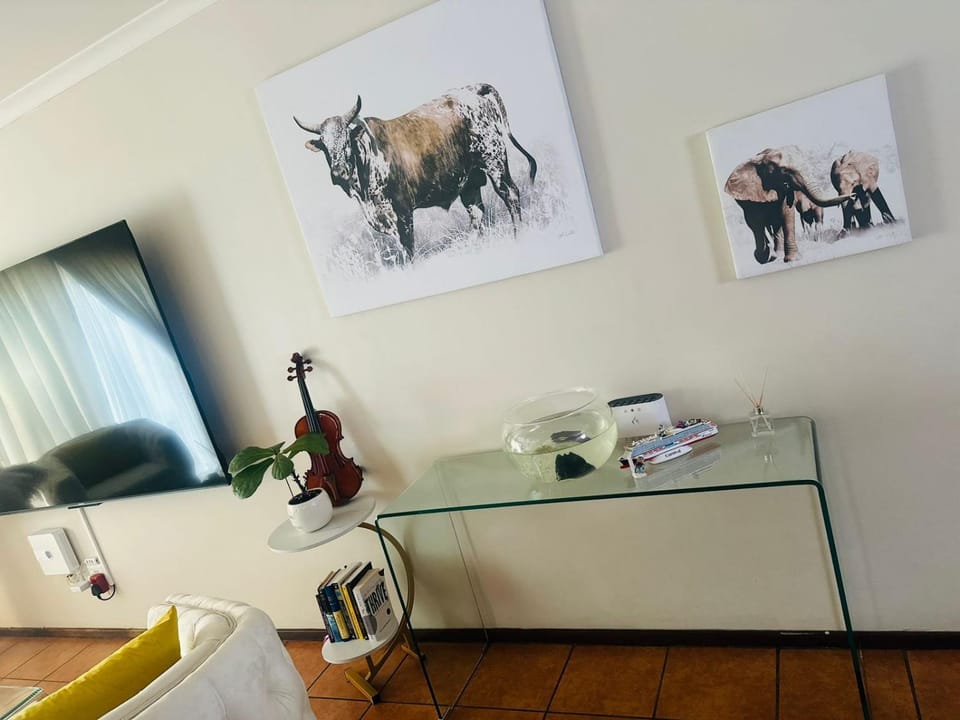 Communal lounge/ TV room, Dining area