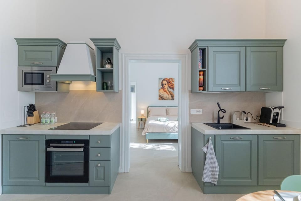 Bedroom, kitchen