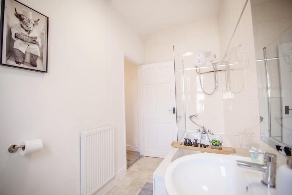Shower, Bathroom, Bath, towels