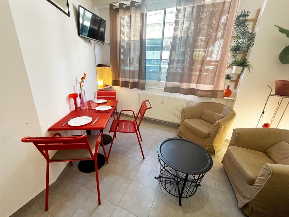 Communal lounge/ TV room, Living room