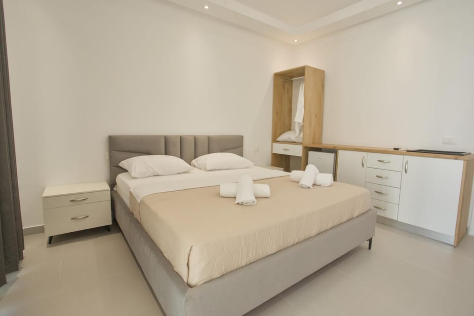 Bed, Kitchen or kitchenette, Bedroom, towels