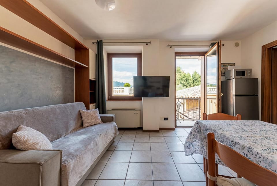 Communal lounge/ TV room, TV and multimedia, View (from property/room), Balcony/Terrace, Kitchen or kitchenette, Living room, Seating area, Dining area