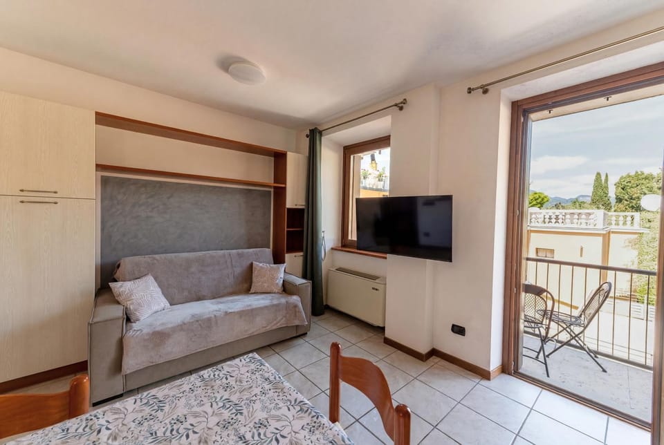 Communal lounge/ TV room, TV and multimedia, View (from property/room), Living room, Photo of the whole room, Seating area
