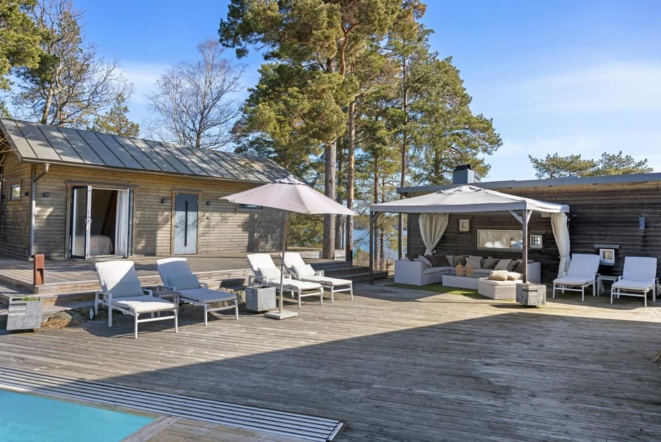 Balcony/Terrace, Pool view, Swimming pool, sunbed