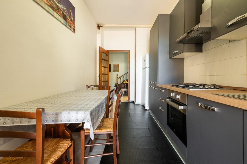 Property building, Kitchen or kitchenette, Living room