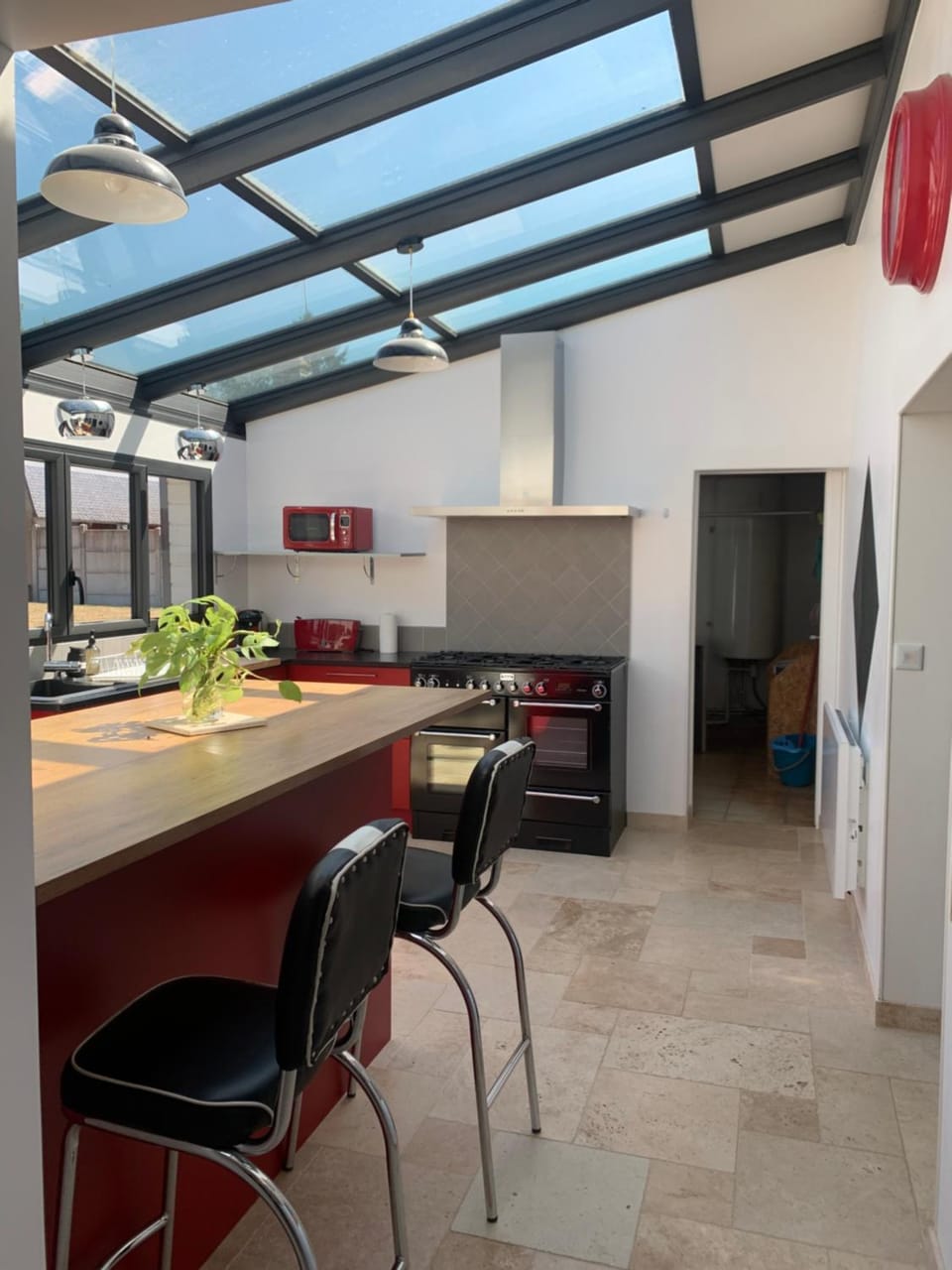Coffee/tea facilities, Kitchen or kitchenette, stove, stove, toaster, toaster, washing machine, washing machine, kitchen