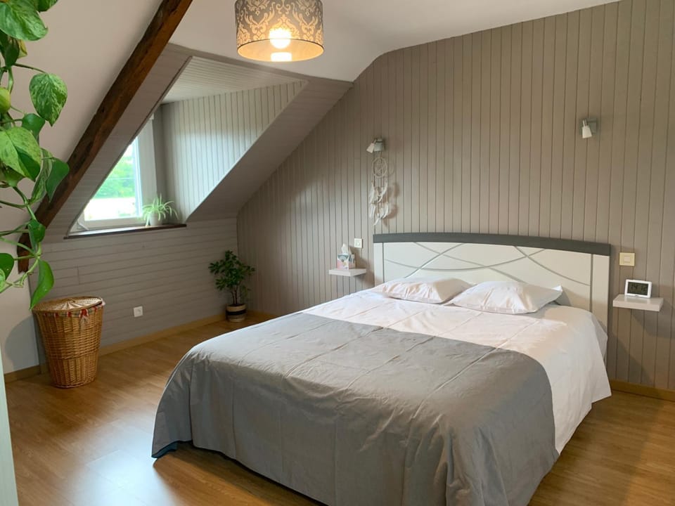 Bed, Business facilities, Bedroom