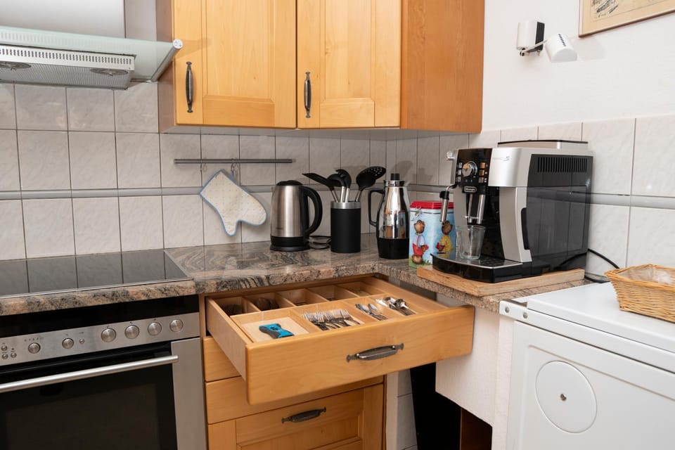 Coffee/tea facilities, Kitchen or kitchenette