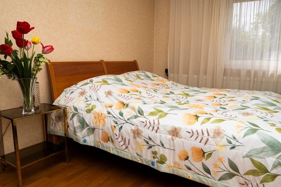 Bed, Living room