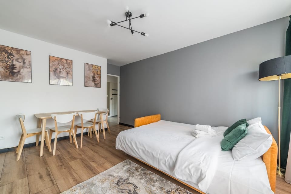 Bed, Living room, Seating area, Bedroom