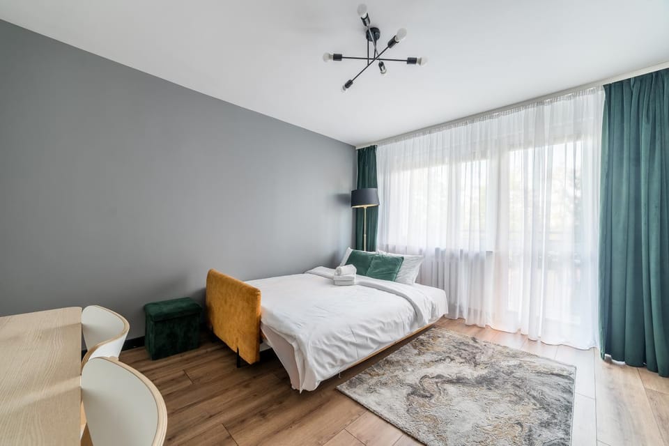Bed, Photo of the whole room, Seating area