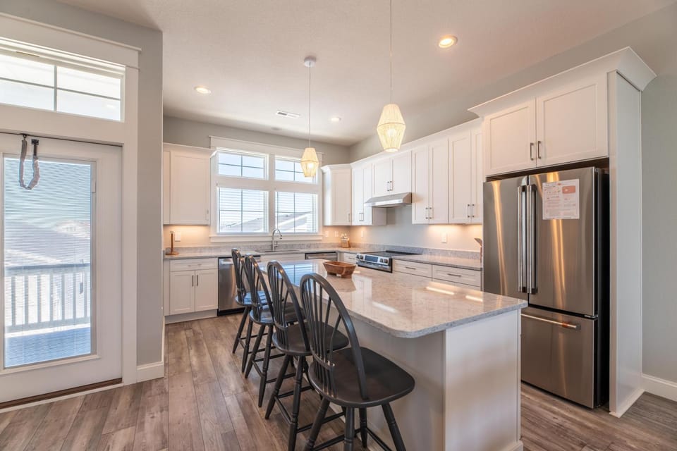 Bikini Bottom - Ocean Breeze Condo, Pool, Ocean View, Pets OK, Flex Stays House in Kill Devil Hills
