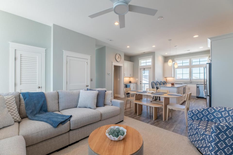 Bikini Bottom - Ocean Breeze Condo, Pool, Ocean View, Pets OK, Flex Stays House in Kill Devil Hills