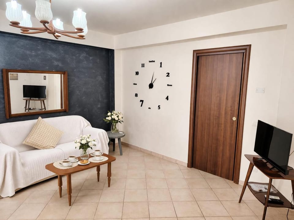 Day, Living room, Seating area, Time of day