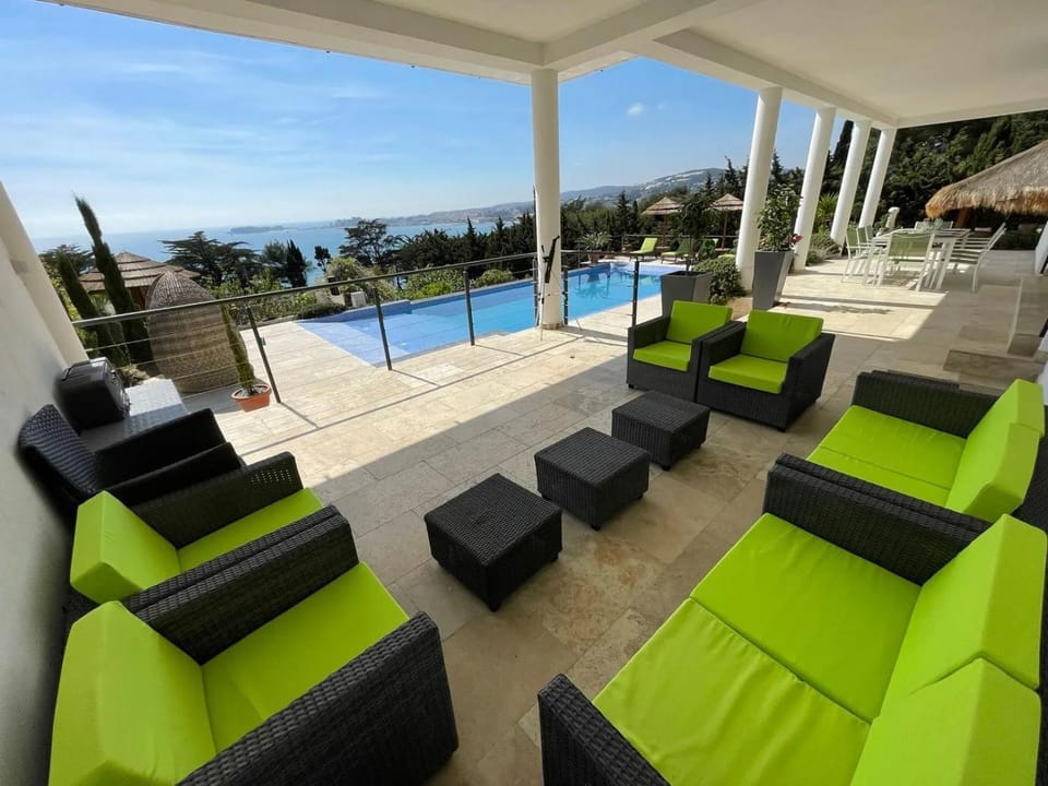 Swimming pool, Breakfast