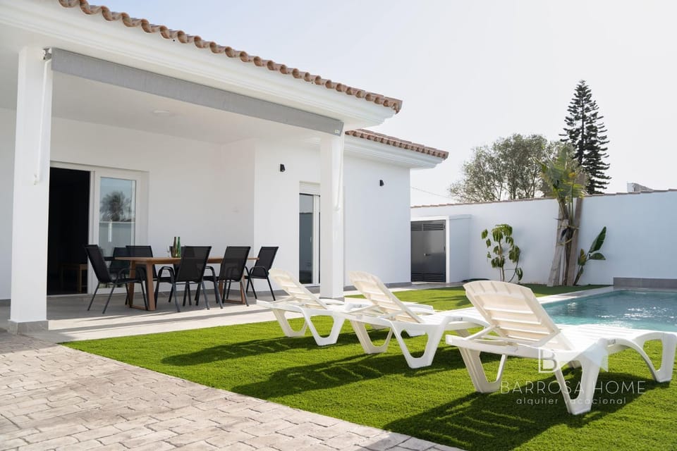 Villa Delta BARROSAHOME House in Chiclana de la Frontera
