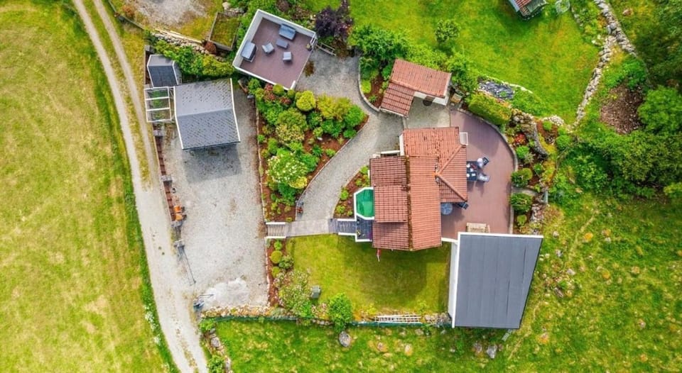 Property building, Neighbourhood, Bird's eye view, Garden, Garden view