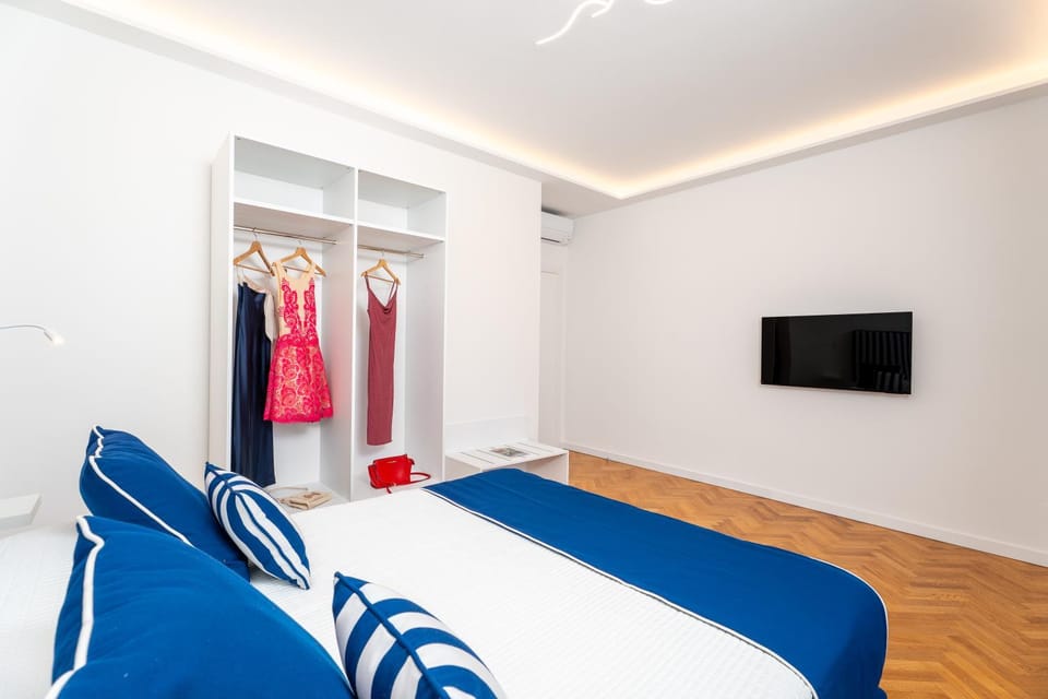 Bed, TV and multimedia, Photo of the whole room, Bedroom, wardrobe