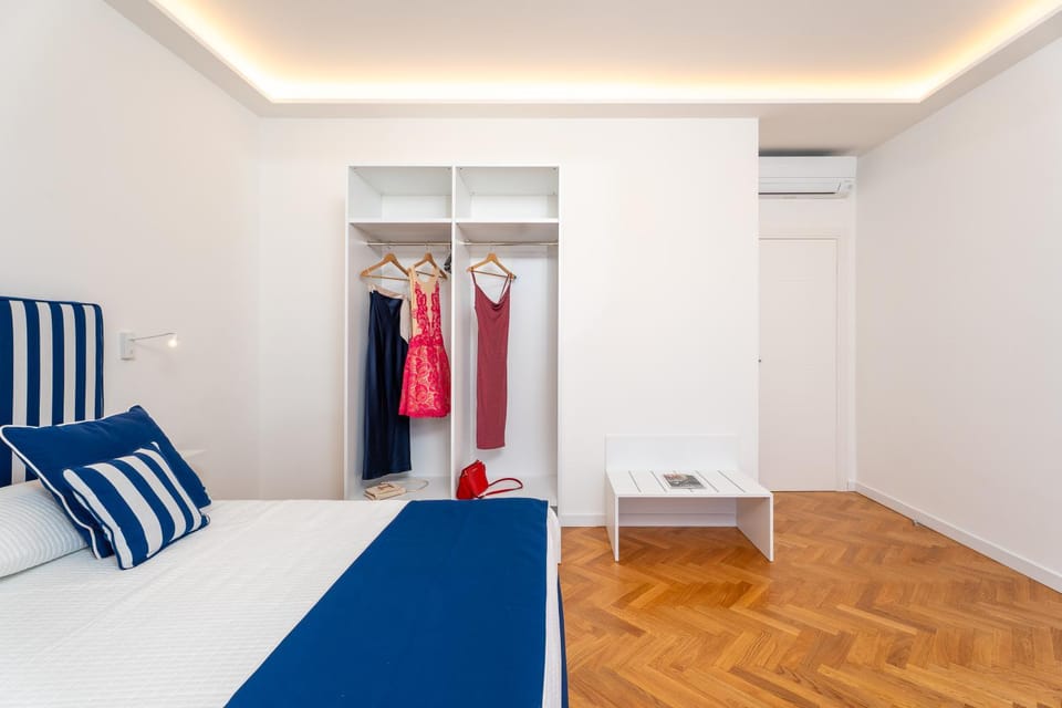 Bed, Photo of the whole room, Bedroom, wardrobe, air conditioner