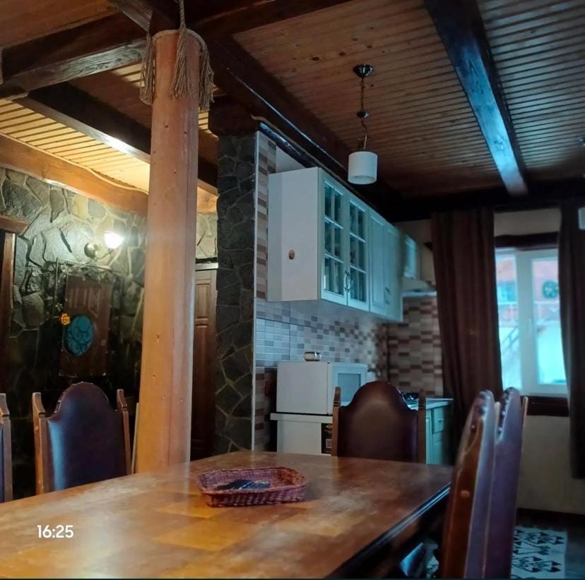 котедж біля річки з чаном,садиба Квітуча Долина House in Ukraine