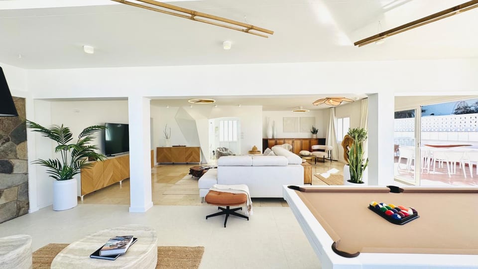 Billiard, TV and multimedia, Living room, Sea view