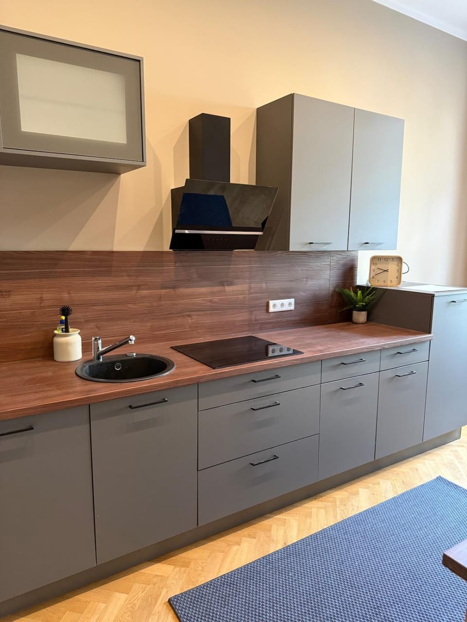 4 SZ Altbauwohnung mit Parkplatz im Waldstraßenviertel Apartment in Leipzig
