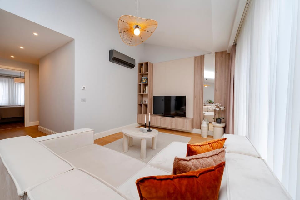Two-Bedroom Family Suite in Managed Aparthotel - Central Location with Elevator - Parking & Secure Access Apartment in Istanbul