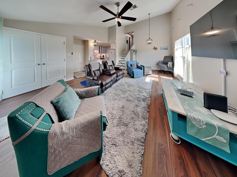 TV and multimedia, Living room, Seating area, furniture