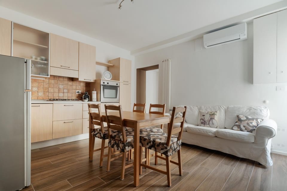 Kitchen or kitchenette, Living room, Dining area