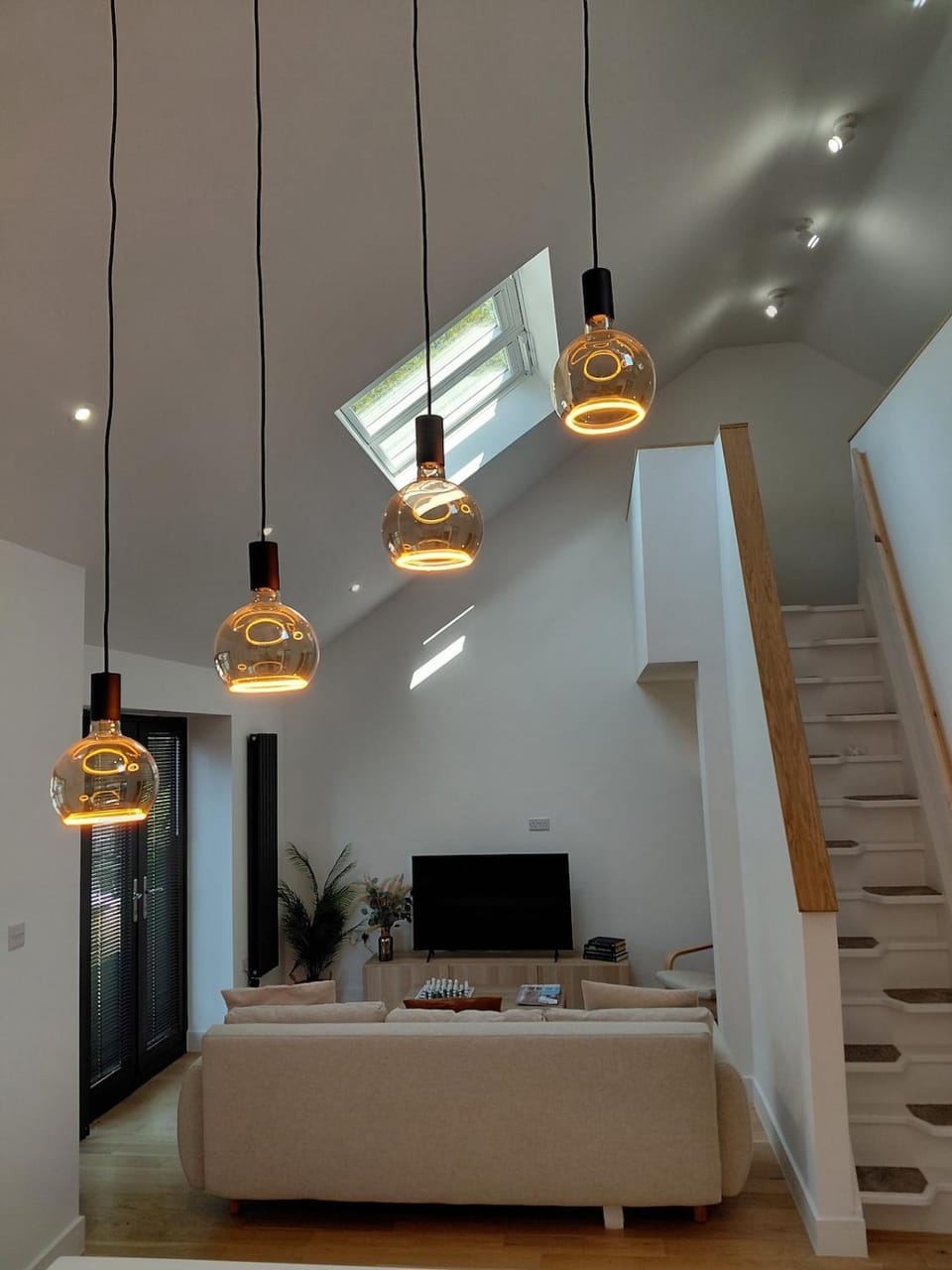 Stylish Modern Retreat Sleeps 4 City access House in Nottingham