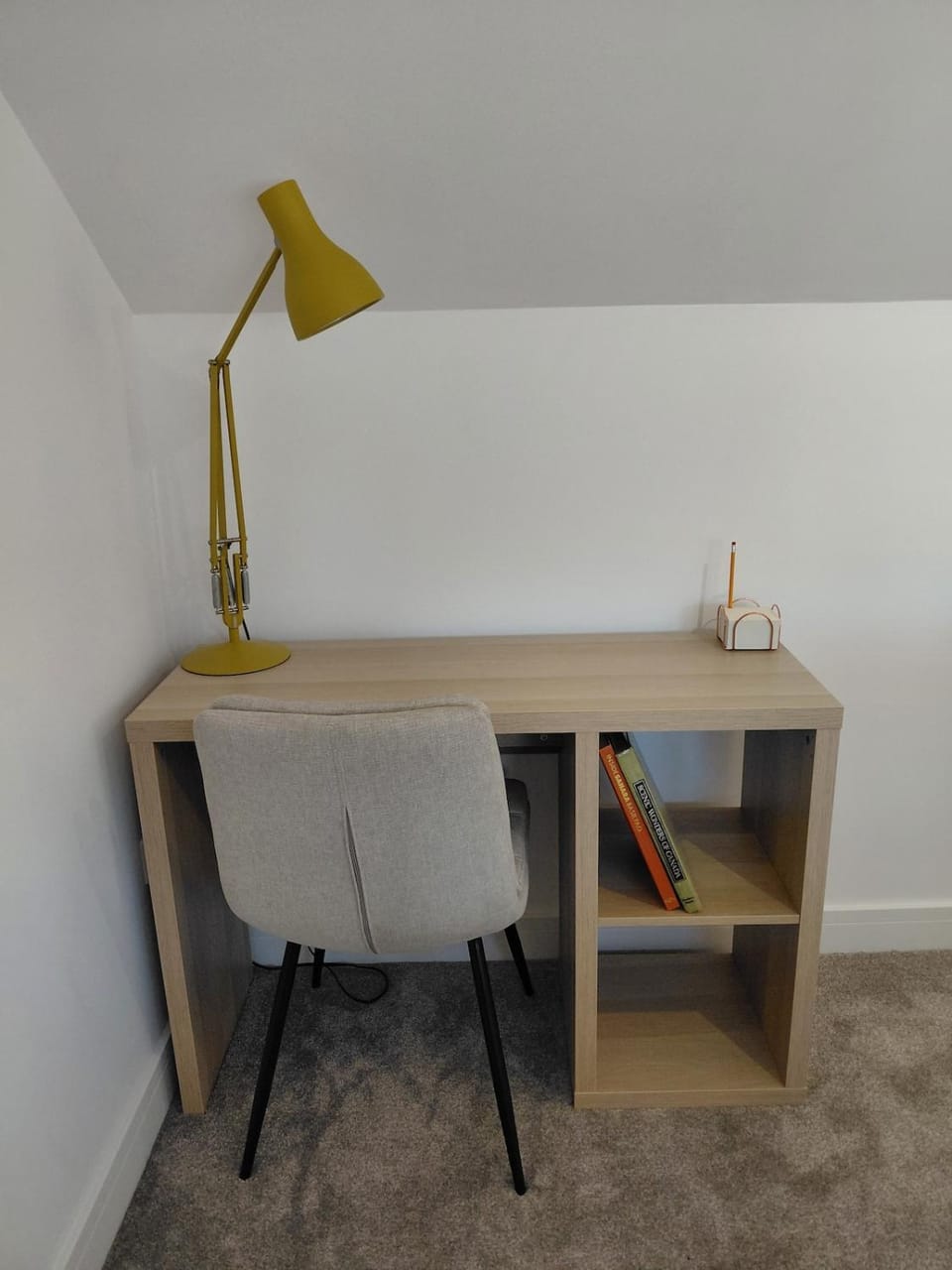 Stylish Modern Retreat Sleeps 4 City access House in Nottingham