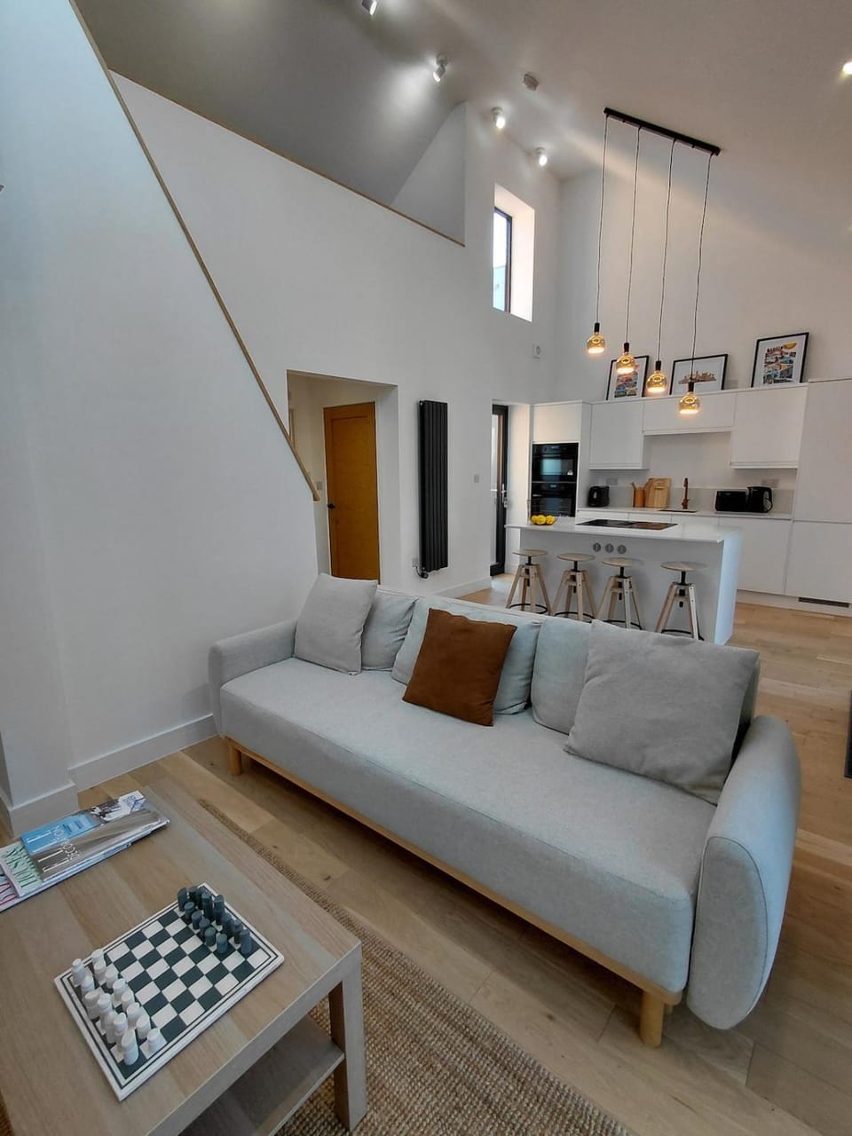 Stylish Modern Retreat Sleeps 4 City access House in Nottingham