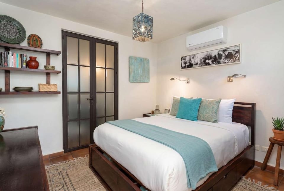 Bed, Bedroom, wardrobe, air conditioner