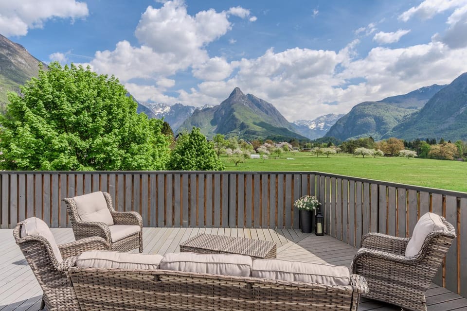 Natural landscape, View (from property/room), Balcony/Terrace