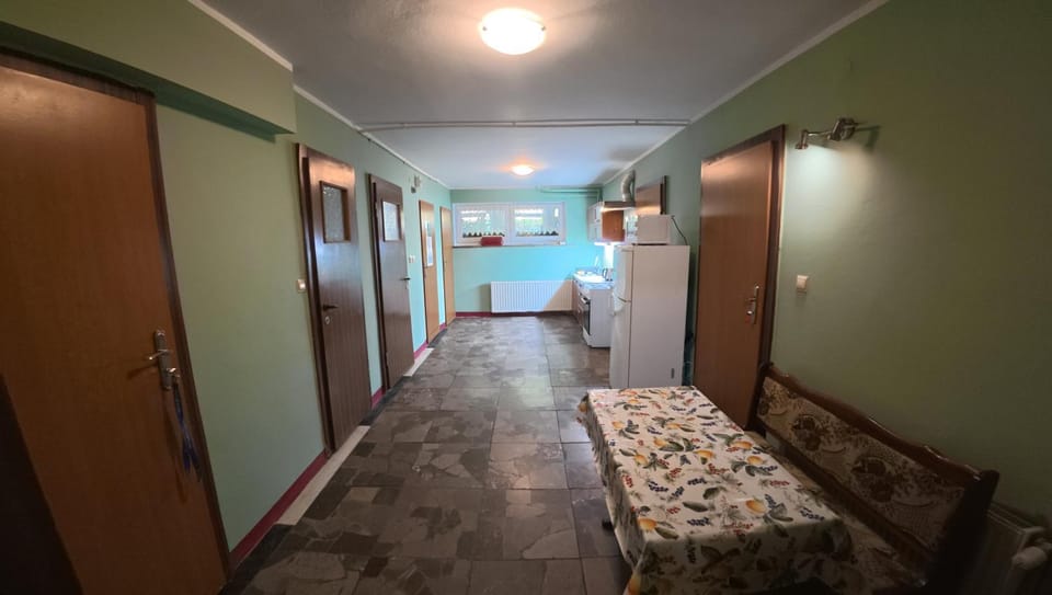Kitchen or kitchenette, Seating area