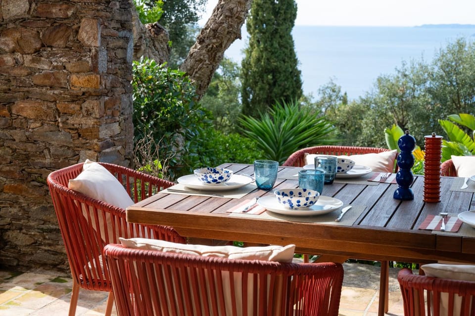 Patio, Dining area
