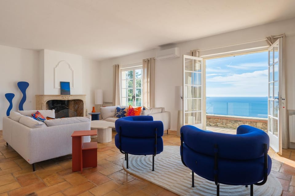 Living room, Sea view