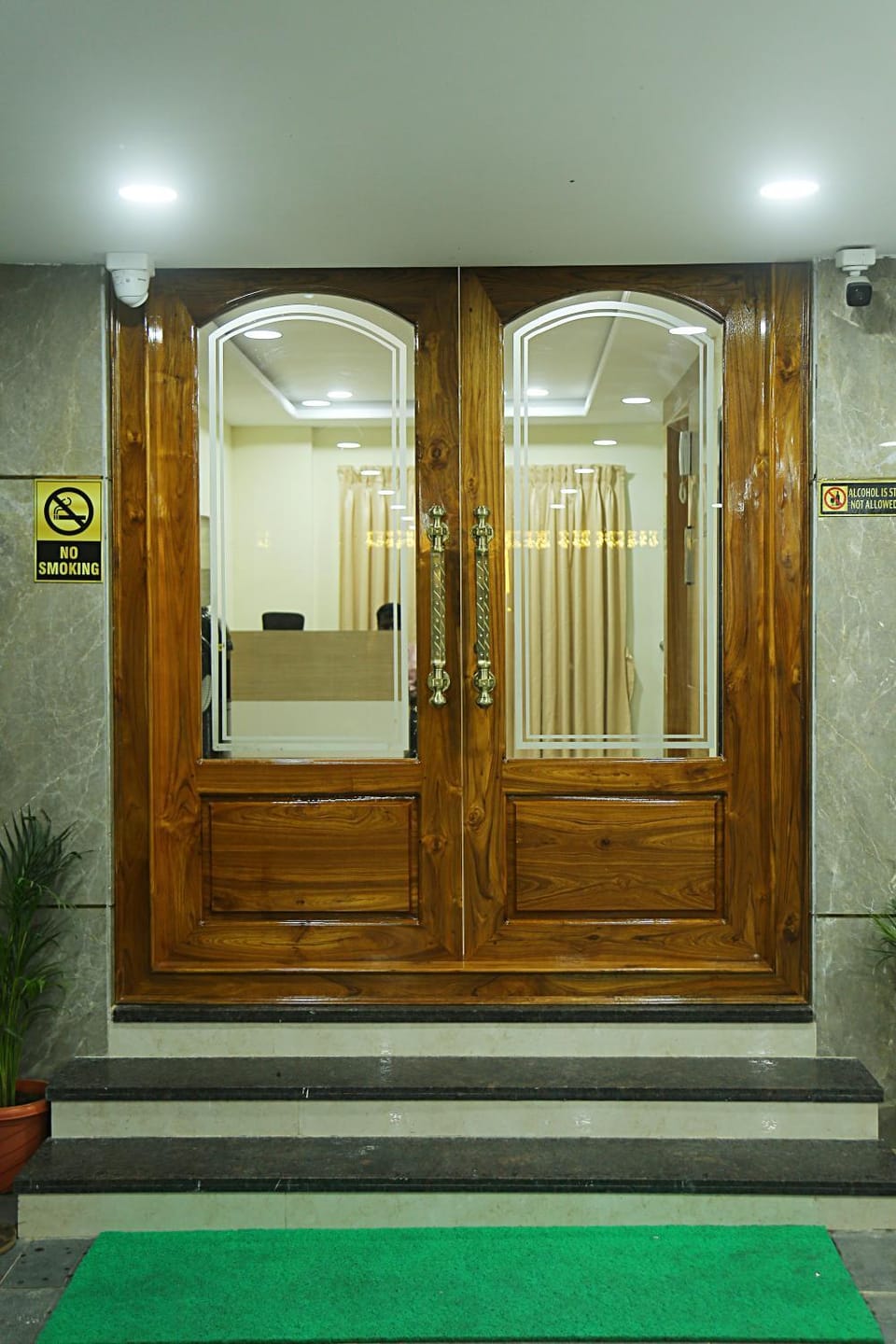 Facade/entrance