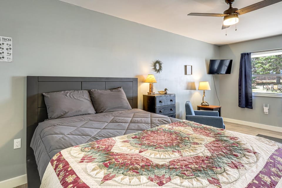 Boat, Fish, Hike! Schroon Lake Getaway Apartment in Schroon Lake