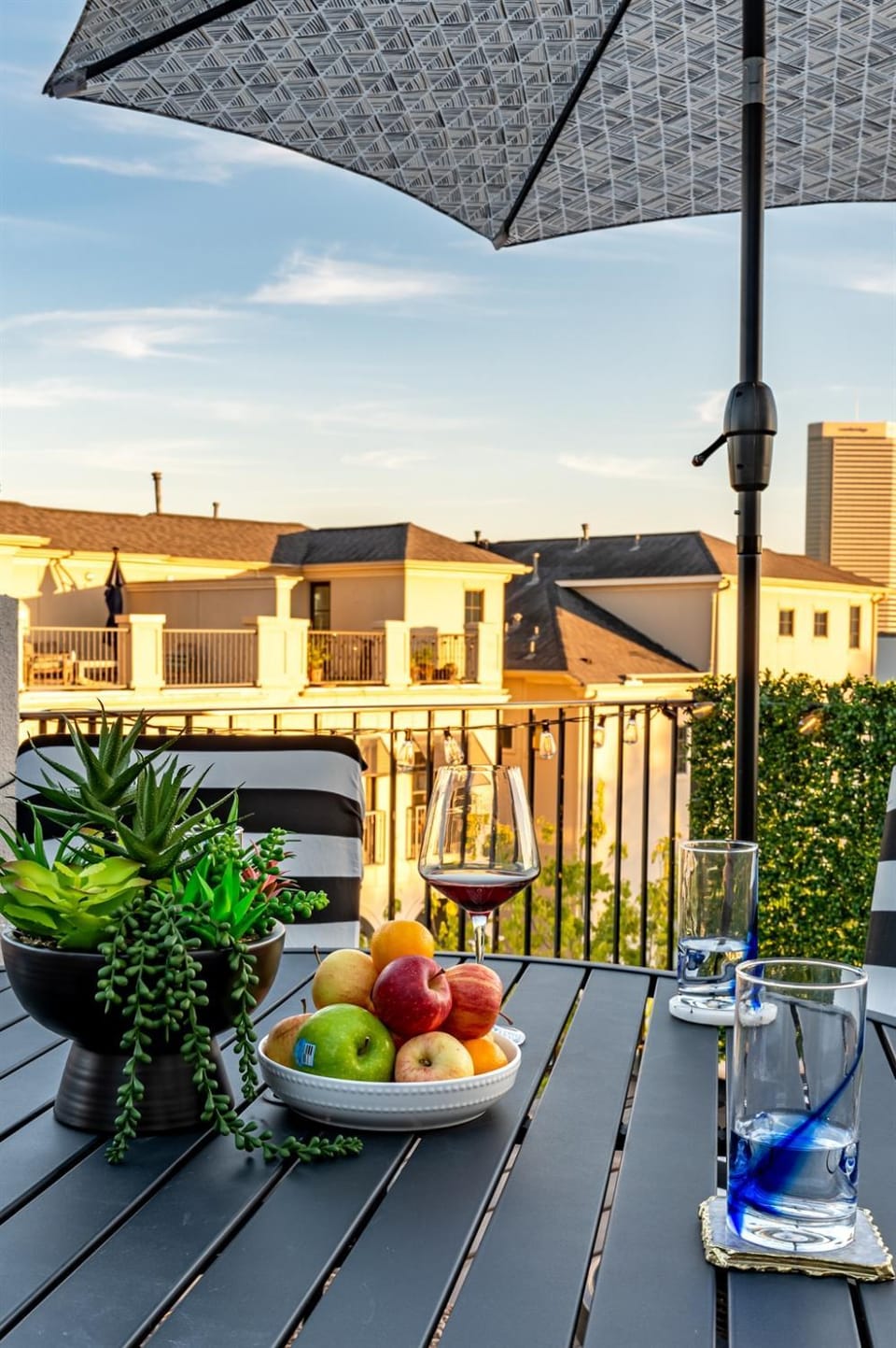 Sleeps 20! Luxury Twin Bldg Near Dtown Pet-Friendly House in Houston