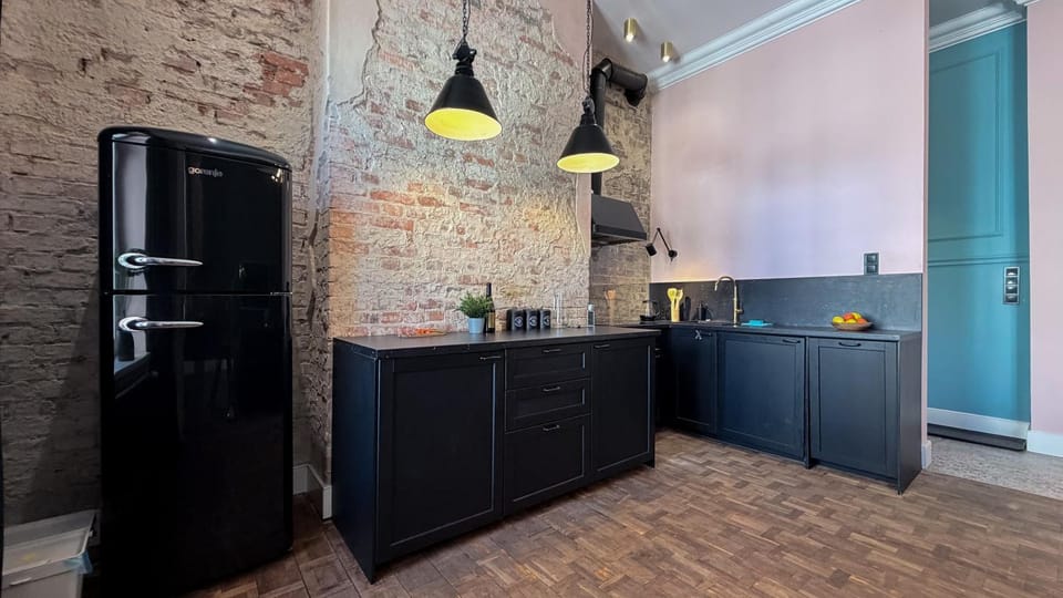 Historic Old Town Loft - Exposed Brick & Free Parking Apartment in Greater Poland Voivodeship