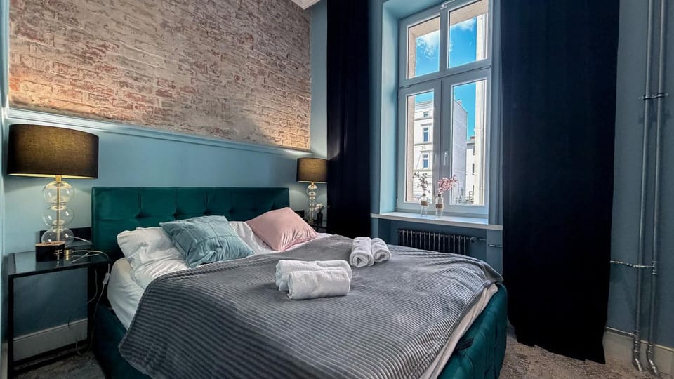 Historic Old Town Loft - Exposed Brick & Free Parking Apartment in Greater Poland Voivodeship