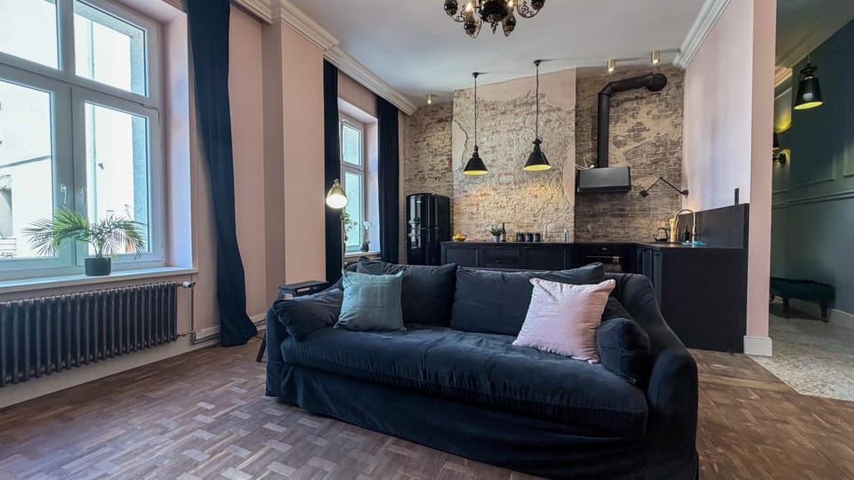 Historic Old Town Loft - Exposed Brick & Free Parking Apartment in Greater Poland Voivodeship